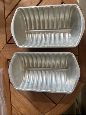 2 Vintage Aluminum Ribbed Loaf Pan Set 8”x4.5”